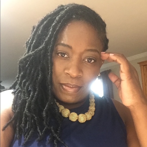 Meet your Posher, Qween - Picture 3 of 3